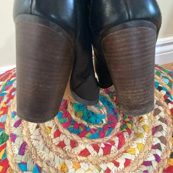 Coach Hewes  black leather heel ankle boots - Picture 7 of 8